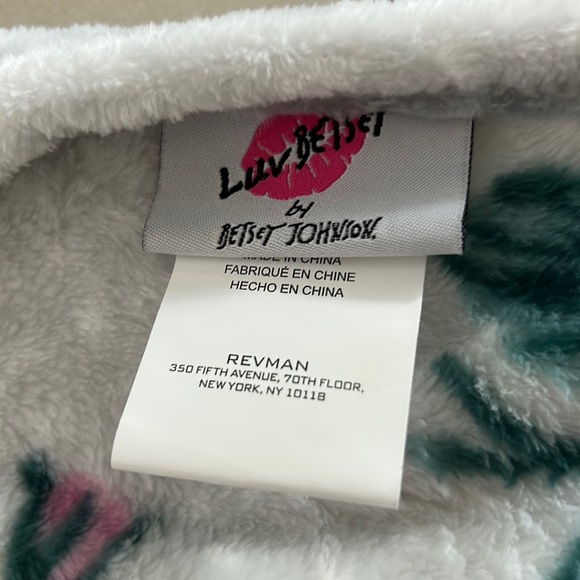 Betsey Johnson Rose Floral Polka Dot Ultra Soft Plush Throw NWT - Picture 5 of 6